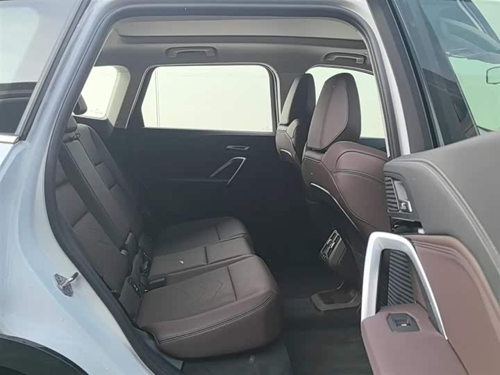 
								BMW iX1 2023 eDrive25L X Design Package full									