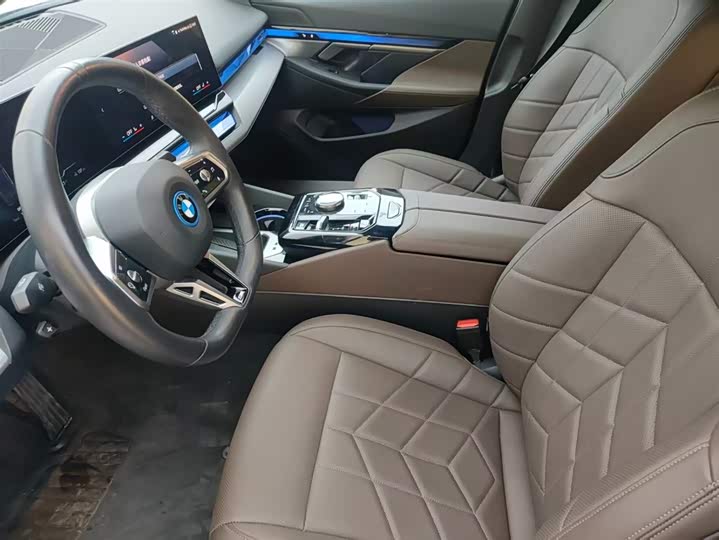 
								BMW i5 eDrive 35L M Sport Package 2024 full									