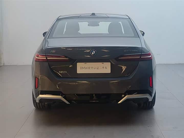 
								BMW i5 eDrive 35L M Sport Package 2024 full									