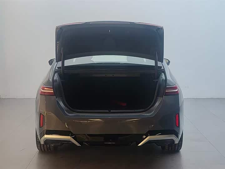 
								BMW i5 eDrive 35L M Sport Package 2024 full									