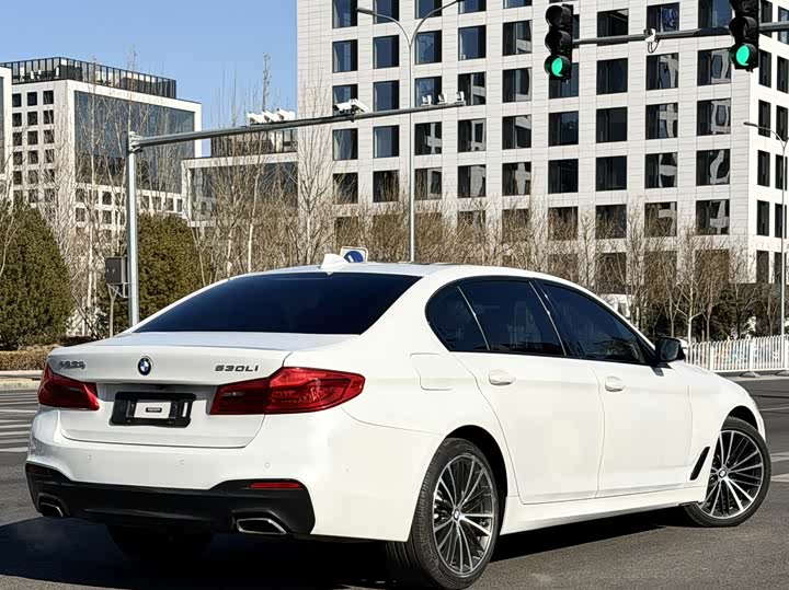 
								BMW 5 Series Facelift 530Li Leading M Sport Package 2019 full									