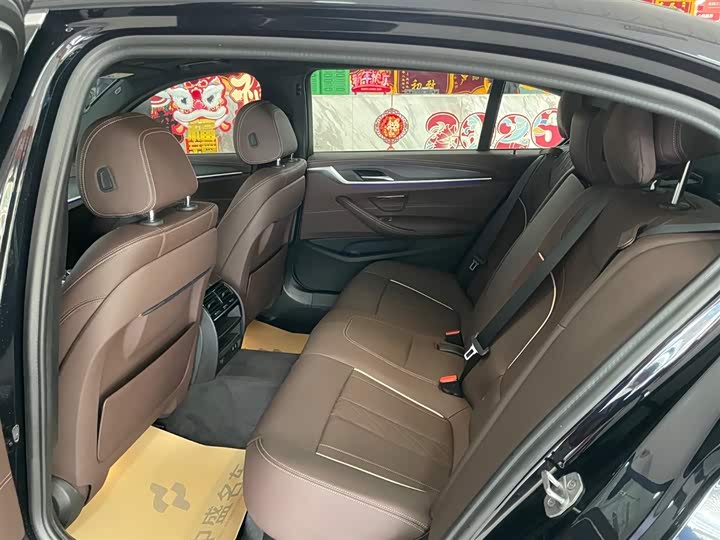 
								BMW 5 Series 530Li Leading M Sport Package 2023 full									