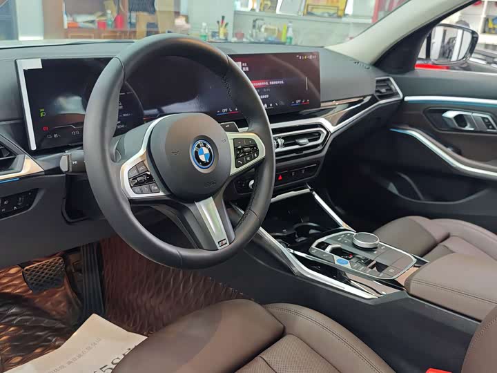 
								BMW i3 eDrive 35L 2024 full									