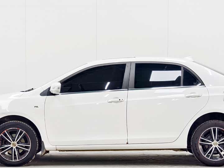 
								BYD Surui 1.5L Manual Deluxe Edition 2015 full									