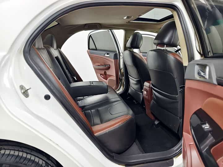 
								BYD Surui 1.5L Manual Deluxe Edition 2015 full									