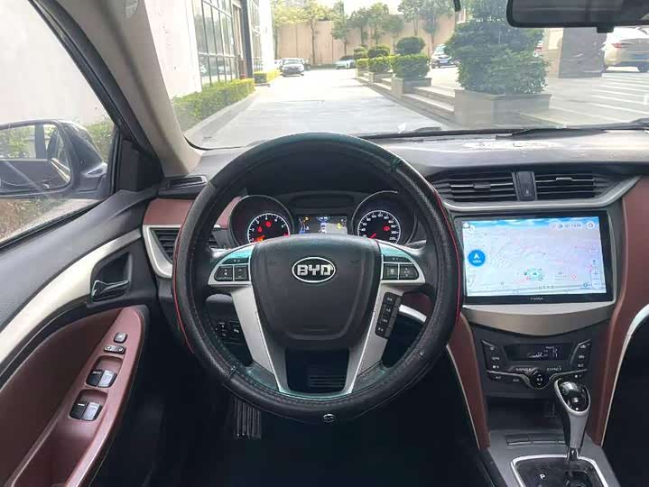 
								BYD G5 2014 1.5TID Automatic Premium Edition 2014 full									