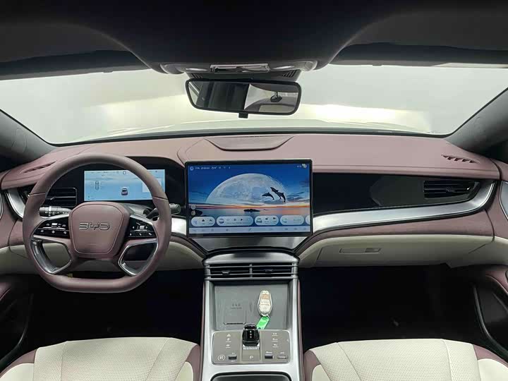 
								BYD Seal 07 DM-i 2025 1.5L 125km Luxury Edition 2025 full									