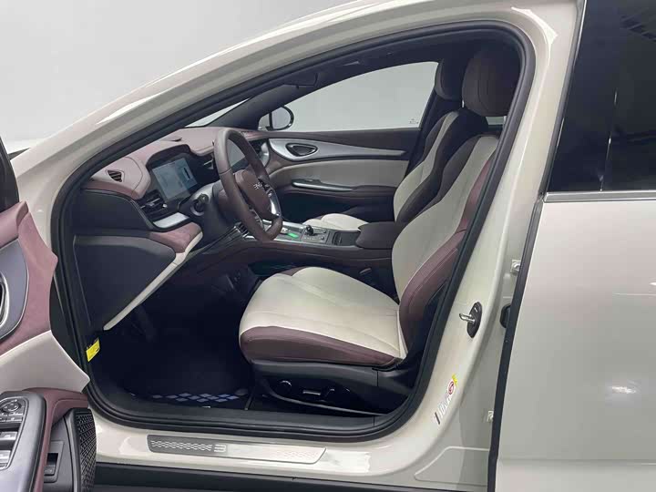 
								BYD Seal 07 DM-i 2025 1.5L 125km Luxury Edition 2025 full									