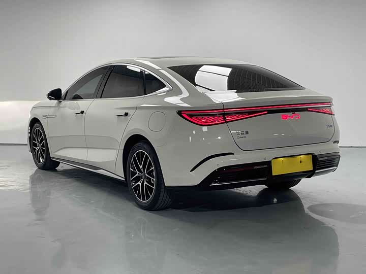 
								BYD Seal 07 DM-i 2025 1.5L 125km Luxury Edition 2025 full									