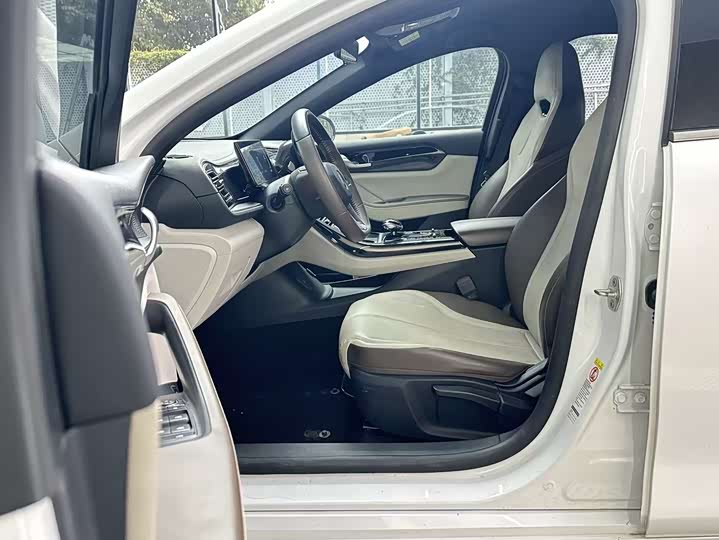 
								BYD Qin PLUS 2024 Glory Edition DM-i 55KM Leading Model 2024 full									