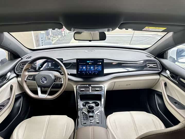 
								BYD Qin PLUS 2024 Glory Edition DM-i 55KM Leading Model 2024 full									