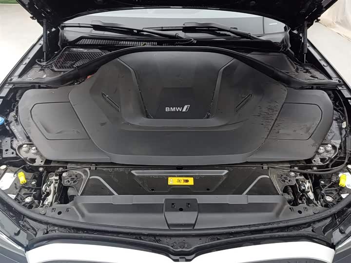 
								BMW i3 eDrive 35L 2025 full									