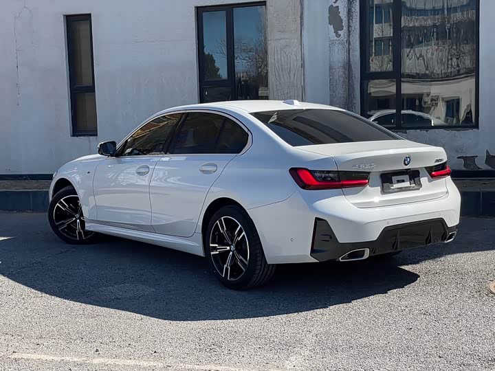 
								BMW 3 Series 325i M Sport Package 2023 full									