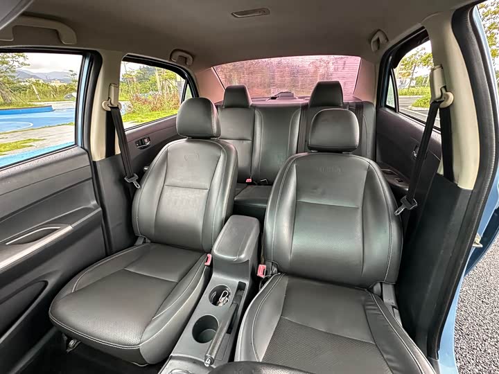 
								BYD L3 2015 Energy-Saving Edition 1.5L Automatic Comfort Model 2015 full									