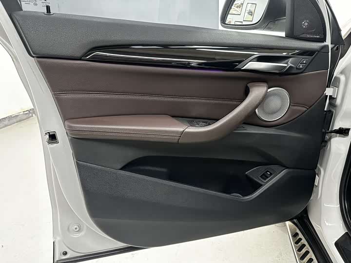 
								BMW X1 facelift sDrive25Li Leading Edition 2021 full									