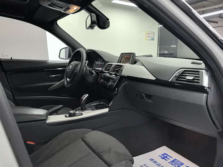 
								BMW 3 series 2017 full									