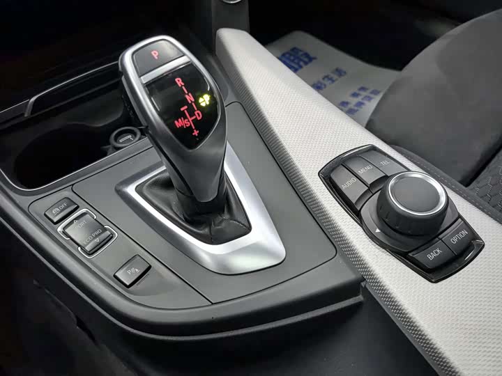 
								BMW 3 series 2017 full									