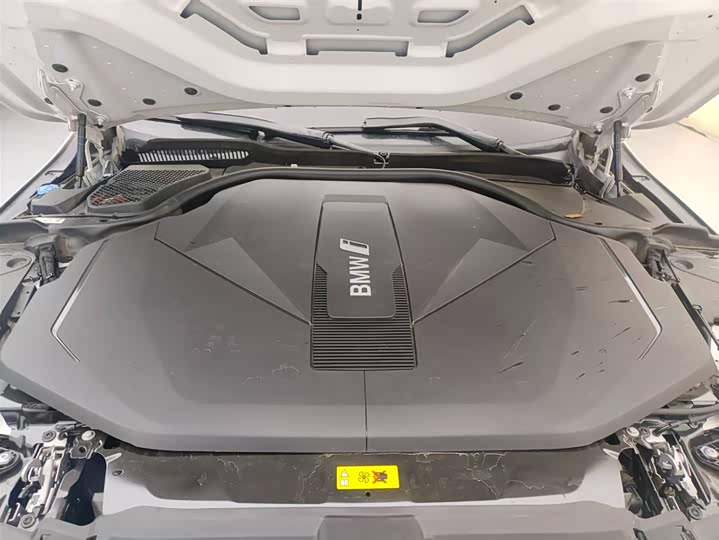 
								BMW i5 eDrive 40L M Sport Package 2025 full									