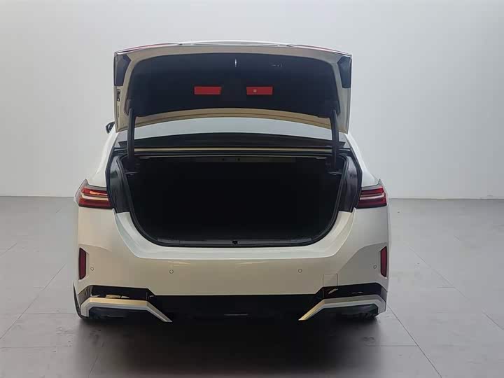 
								BMW i5 eDrive 40L M Sport Package 2025 full									