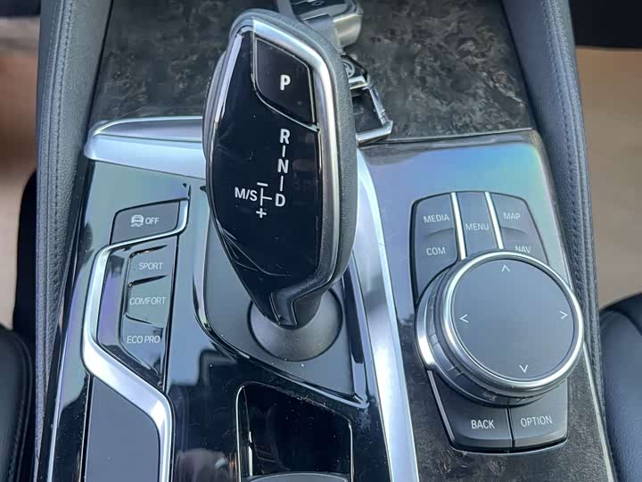 
								BMW 5 Series 525Li M Sport Package 2018 full									