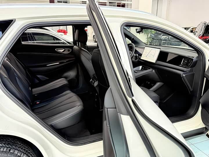 
								BYD Hiace 06 2025 EV 520 Navigator Edition 2025 full									