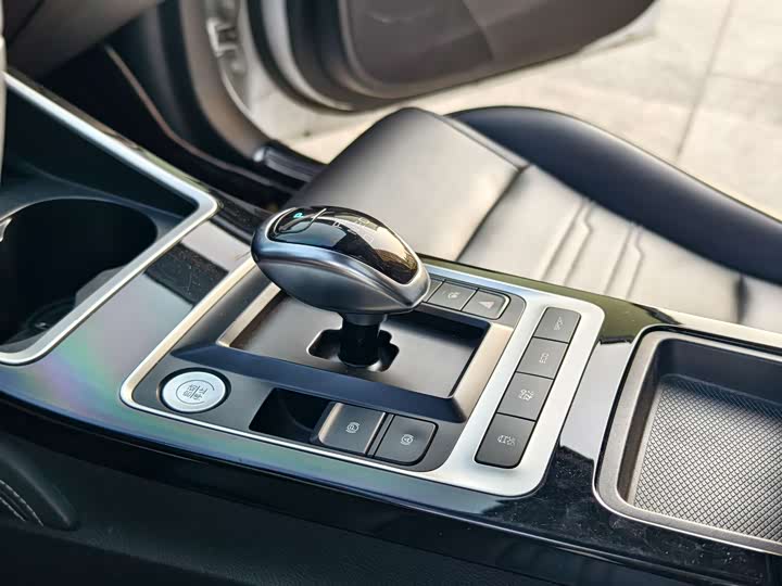 
								BYD Qin New Energy 2019 Travel Edition 2019 full									