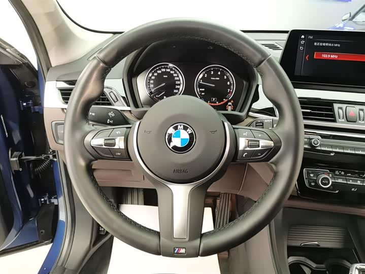 
								BMW X1 2022 sDrive25Li Leading Edition 2022 full									