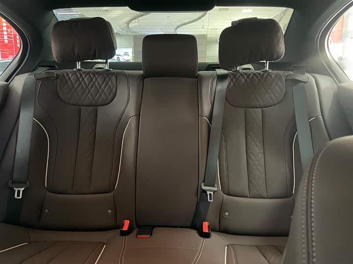 
								BMW 5 Series 530Li Leading M Sport Package 2023 full									