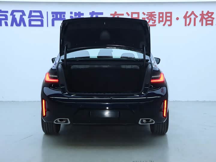 
								BMW 3 Series 325i M Sport Package 2025 full									