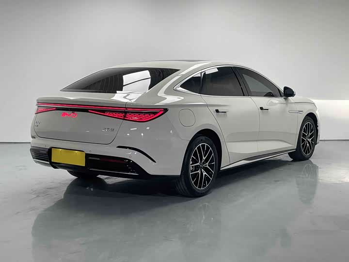 
								BYD Seal 07 DM-i 2025 1.5L 125km Luxury Edition 2025 full									