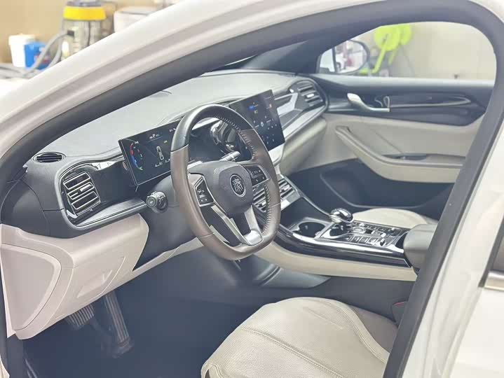 
								BYD Qin PLUS 2024 Glory Edition DM-i 55KM Leading Model 2024 full									