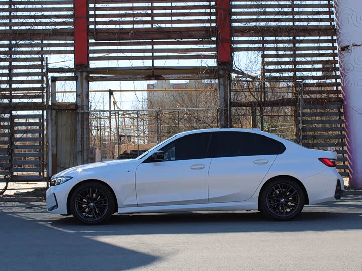 
								BMW 3 Series 325i M Sport Shadow Edition 2024 full									