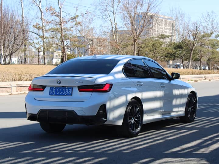 
								BMW 3 Series 325i M Sport Shadow Edition 2024 full									