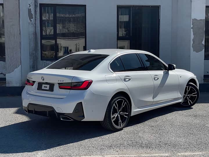 
								BMW 3 Series 325i M Sport Package 2023 full									