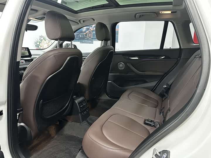 
								BMW X1 facelift sDrive25Li Leading Edition 2021 full									