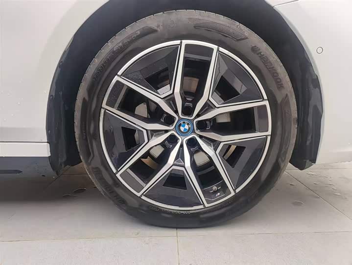 
								BMW i5 eDrive 40L M Sport Package 2025 full									