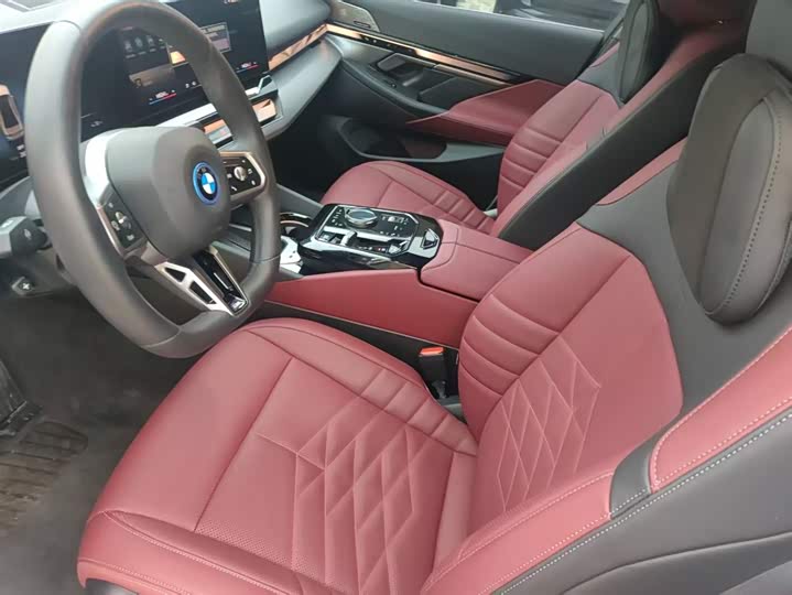 
								BMW i5 eDrive 40L M Sport Package 2025 full									