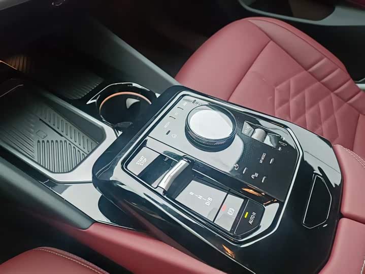 
								BMW i5 eDrive 40L M Sport Package 2025 full									