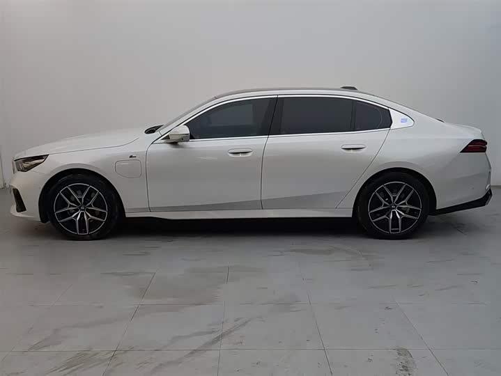 
								BMW i5 eDrive 40L M Sport Package 2025 full									