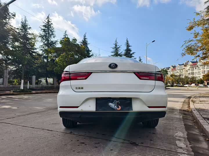 
								BYD Qin 2019 1.5L Manual Deluxe Edition 2019 full									
