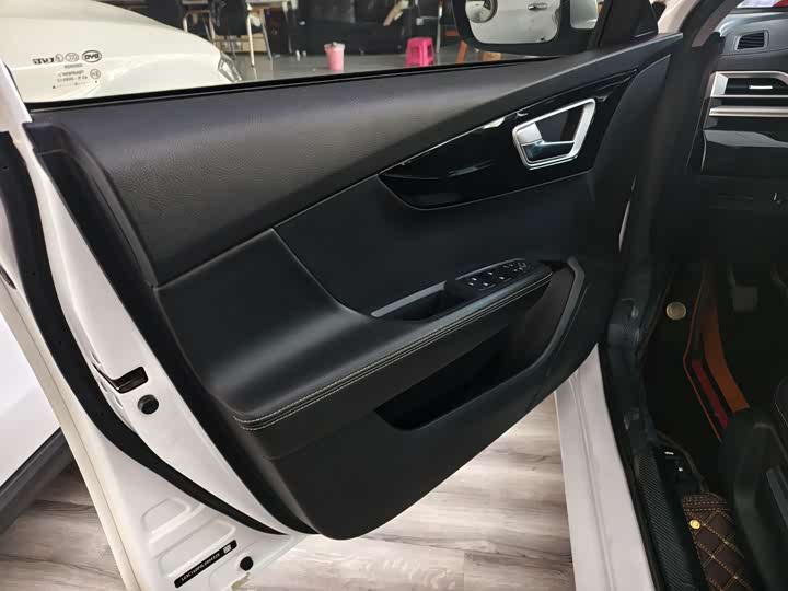 
								BYD Qin 2019 1.5L Manual Deluxe Edition 2019 full									