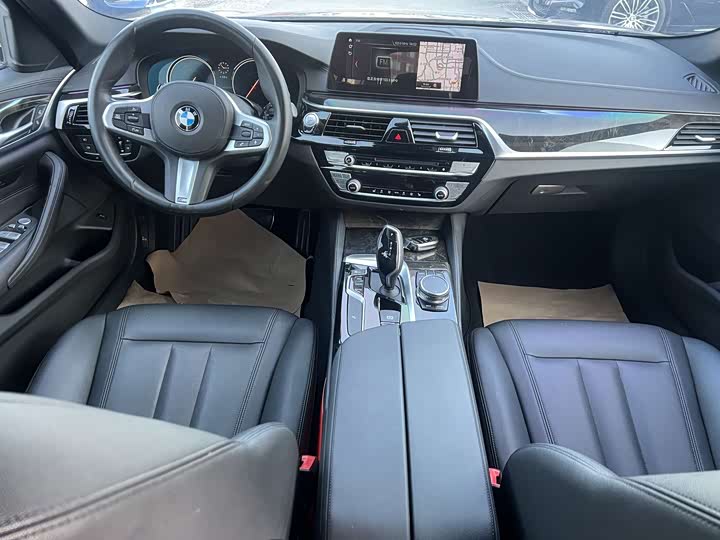 
								BMW 5 Series 525Li M Sport Package 2018 full									