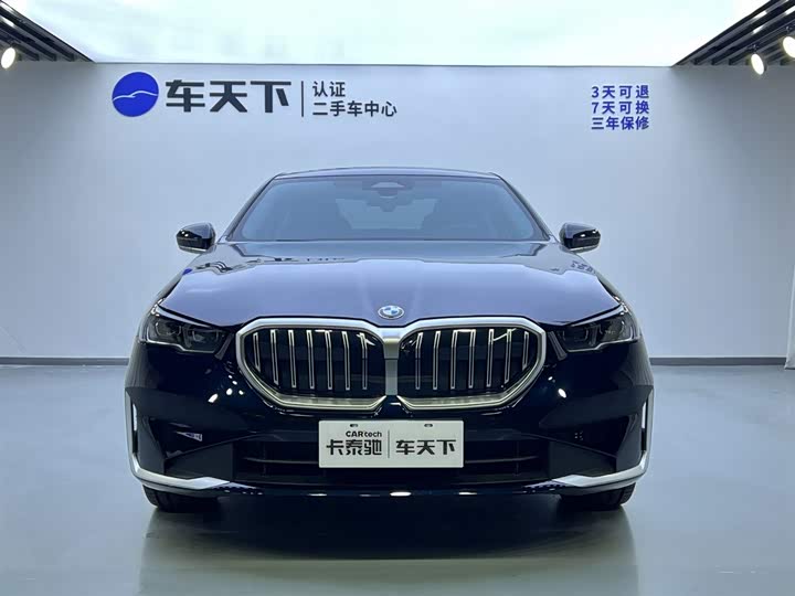 
								BMW 5 Series 530Li Leading Luxury Package 2025 full									