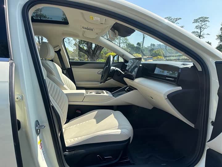 
								BYD Qin L 2025 EV 545KM Premium Edition 2025 full									