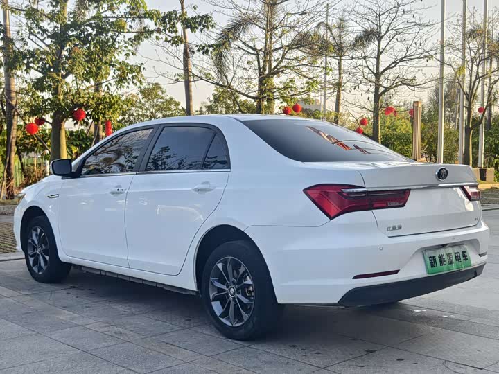 
								BYD Qin New Energy 2019 Travel Edition 2019 full									