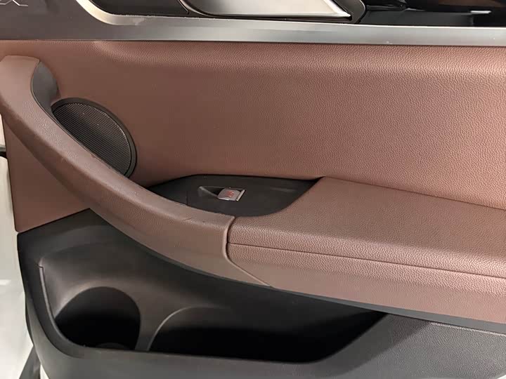 
								BMW X3 xDrive25i M Sport Package 2019 full									