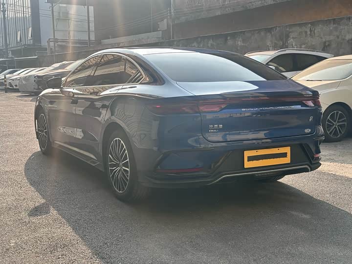 
								BYD 2022 Han DM-i 121KM Premium Edition 2022 full									