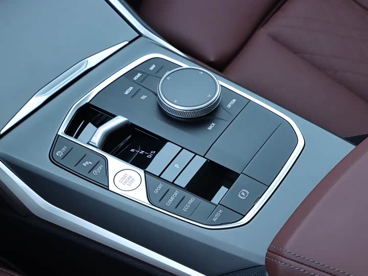 
								BMW 3 Series 325i M Sport Package 2025 full									