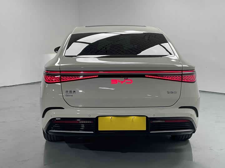 
								BYD Seal 07 DM-i 2025 1.5L 125km Luxury Edition 2025 full									