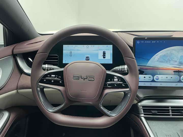 
								BYD Seal 07 DM-i 2025 1.5L 125km Luxury Edition 2025 full									